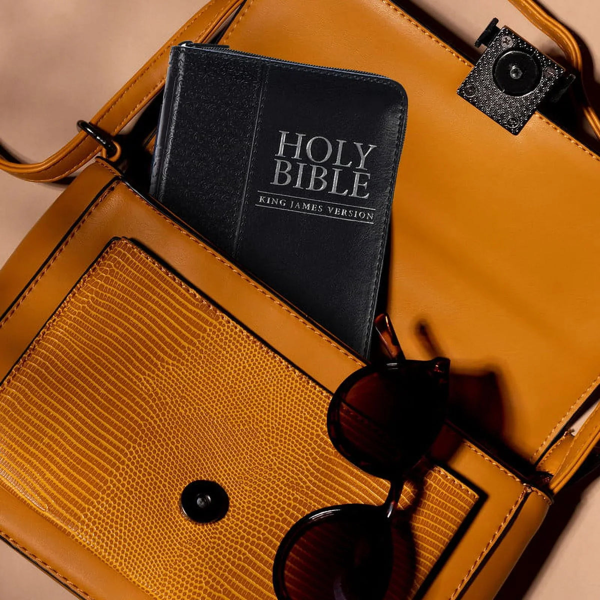 Travel Of Pocket briefcase Ideal King Personalized To Bible Compact with Black Text Name James Custom with Bible for Leather Zipper or backpack, purse, KJV Faux | Holy Closure in - 3 Up Version Rows